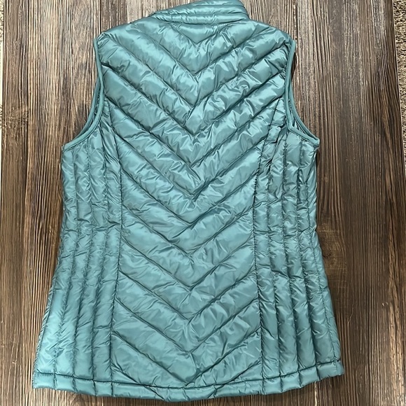 32 HEAT Puffer Vest - Picture 5 of 6